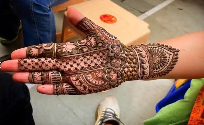 instagram stylish royal front hand mehndi design
