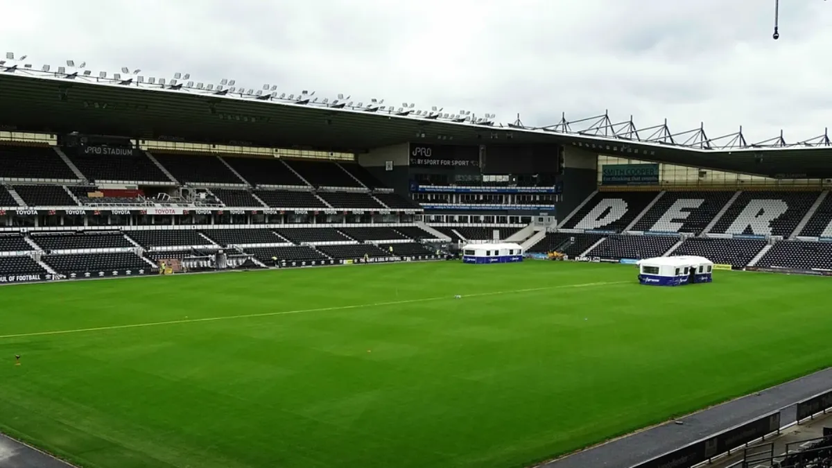 Derby Pitch Report in Hindi